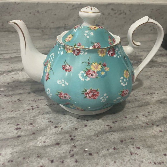 Elegant Floral Teapot in Blue and White - Picture 2 of 7